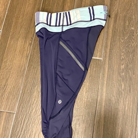 LULULEMON RUN A MARATHON CROP II, Size 4 - Picture 12 of 13